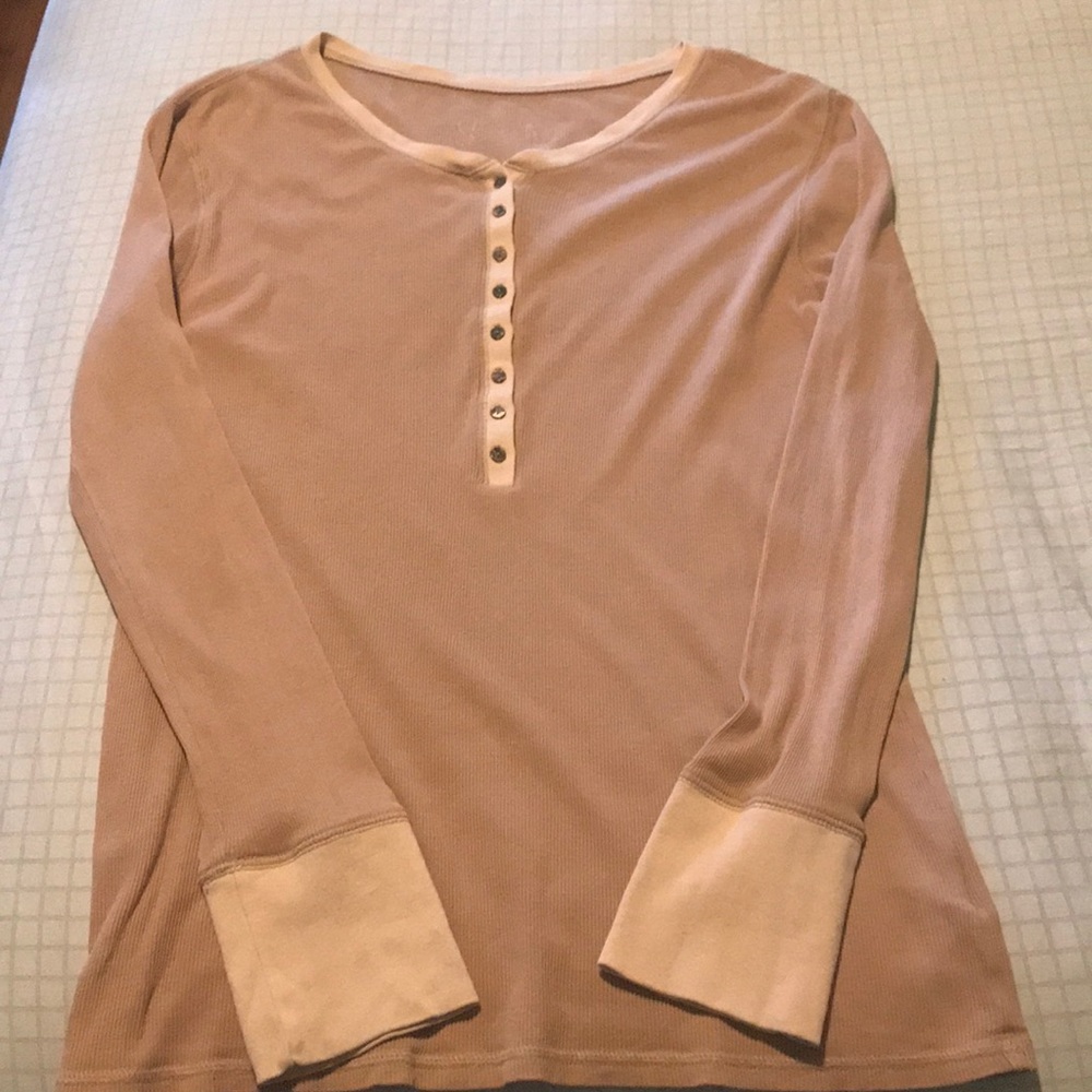 Woman’s Old Navy Long Sleeve Ribbed T-Shirt